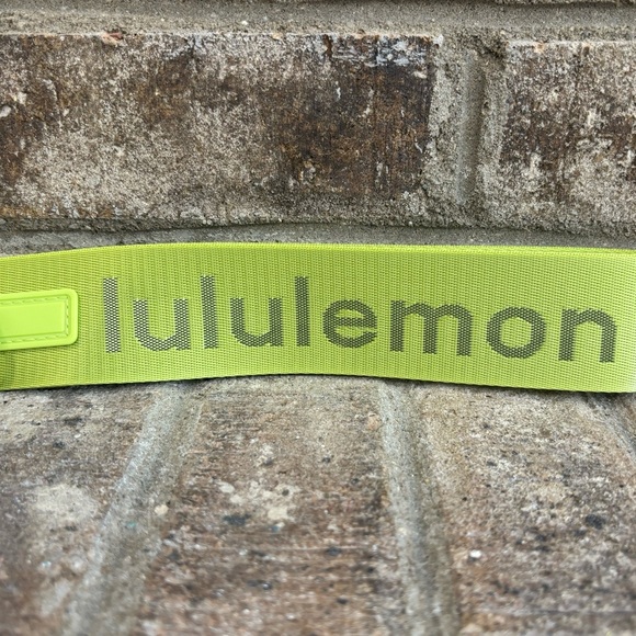 NWT Lululemon Never Lost Keychain In Sour Grape - Picture 2 of 6